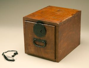 Image of Japanese safe or lock-up box (with key)